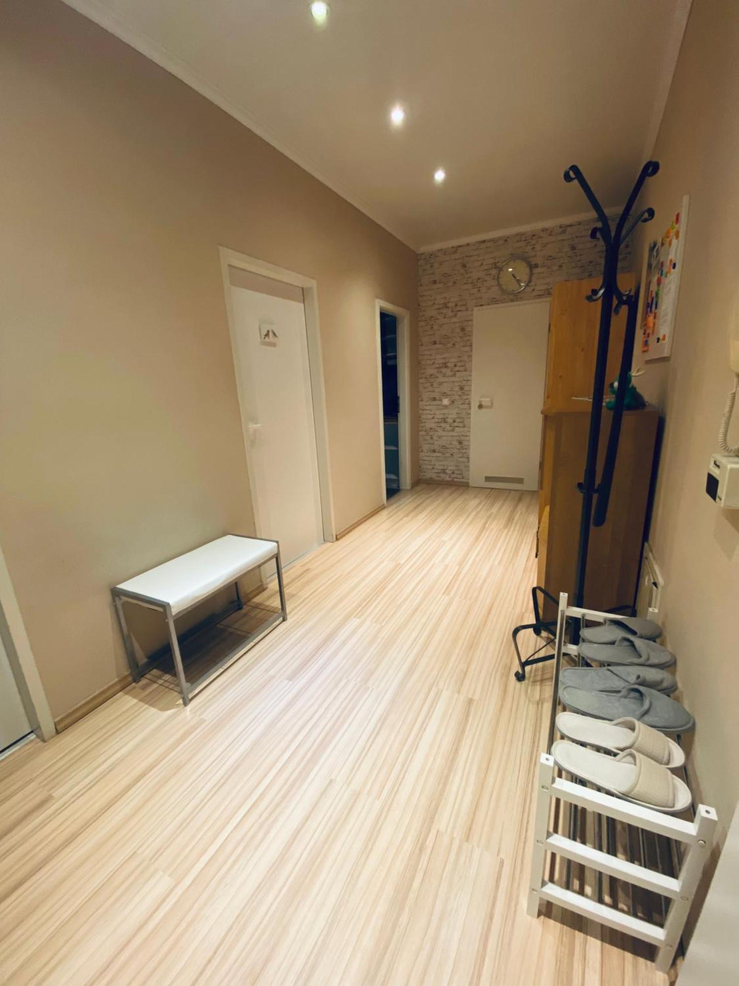 Apartment Flat For Up To 4 People In Dresden-striesen *